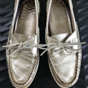 {New Listing} Women’s Gold Sperry Top-Sider shoes
